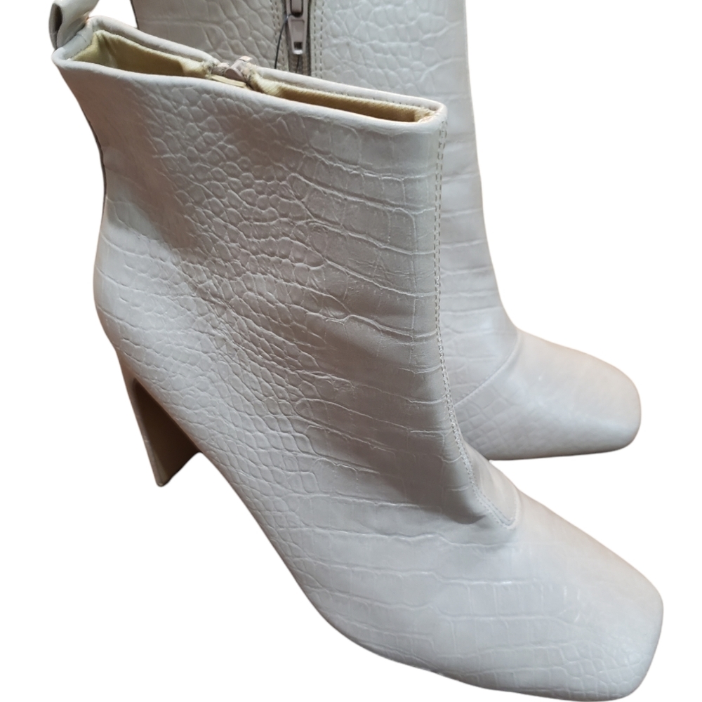 Express embossed croco faux leather boots Square toe taupe new with tag Size 10